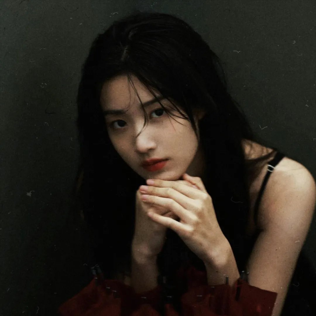 甜蜜寂寞女孩海报
